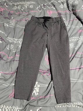 Lululemon on the fly pants size 6